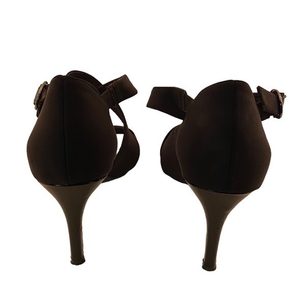 🌺‎ 3/$25 🌺 Bandolino Black stiletto heels - Picture 4 of 11